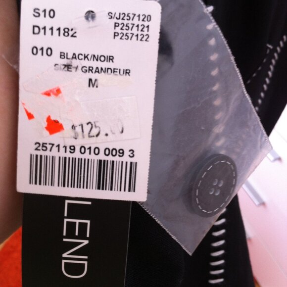 Le Chateau Black Blazer with Notched Lapel and Decorative Stitching - Picture 11 of 11